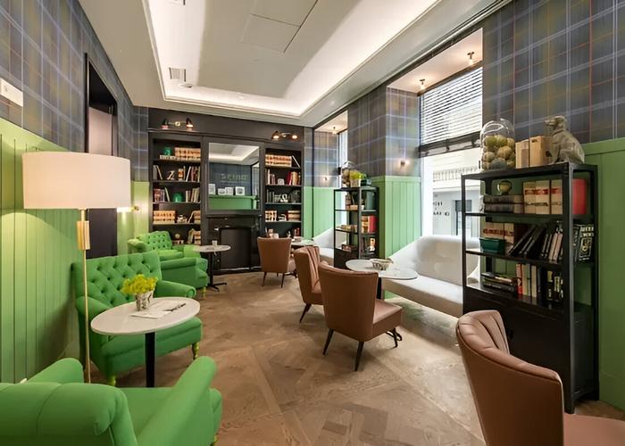 Biblioteca Reina Vincci The Mint 4* Madrid Biblioteca Reina Vincci The Mint 4* Madrid